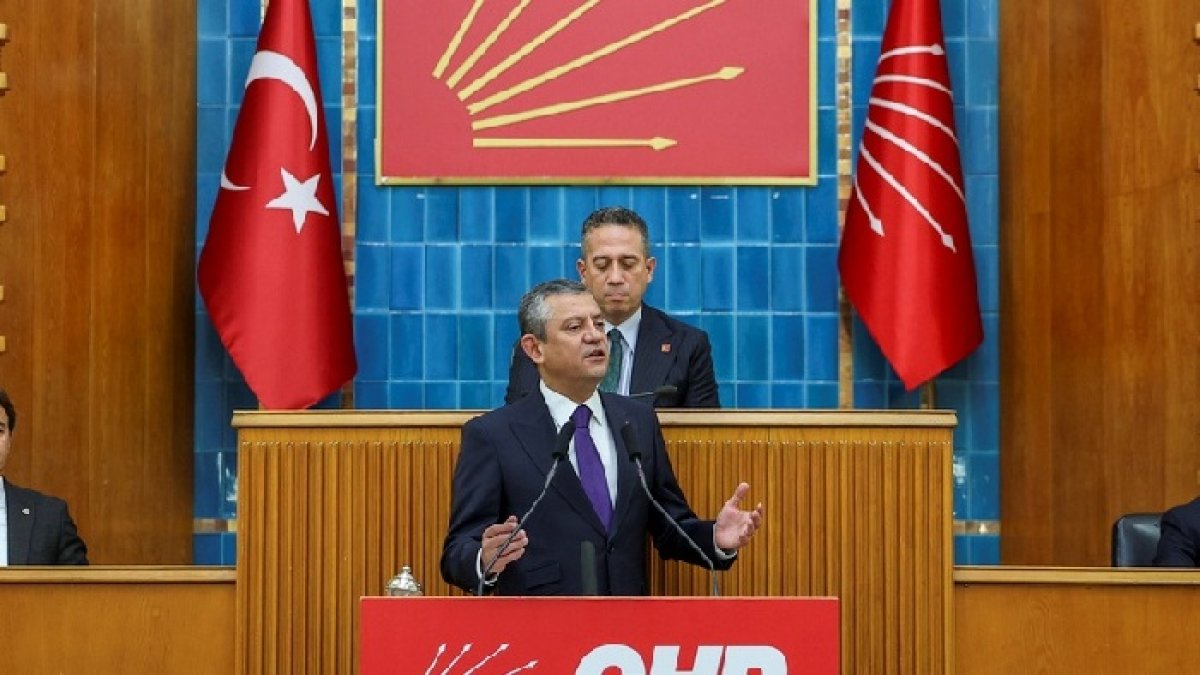 Özgür Özel’den sert çıkış: “Dünya tek adama karşı mücadelemizi görüyor”